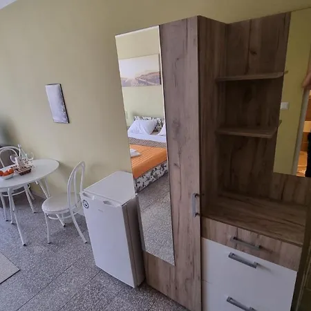 Admiral Plaza C 45 One Bedroom
